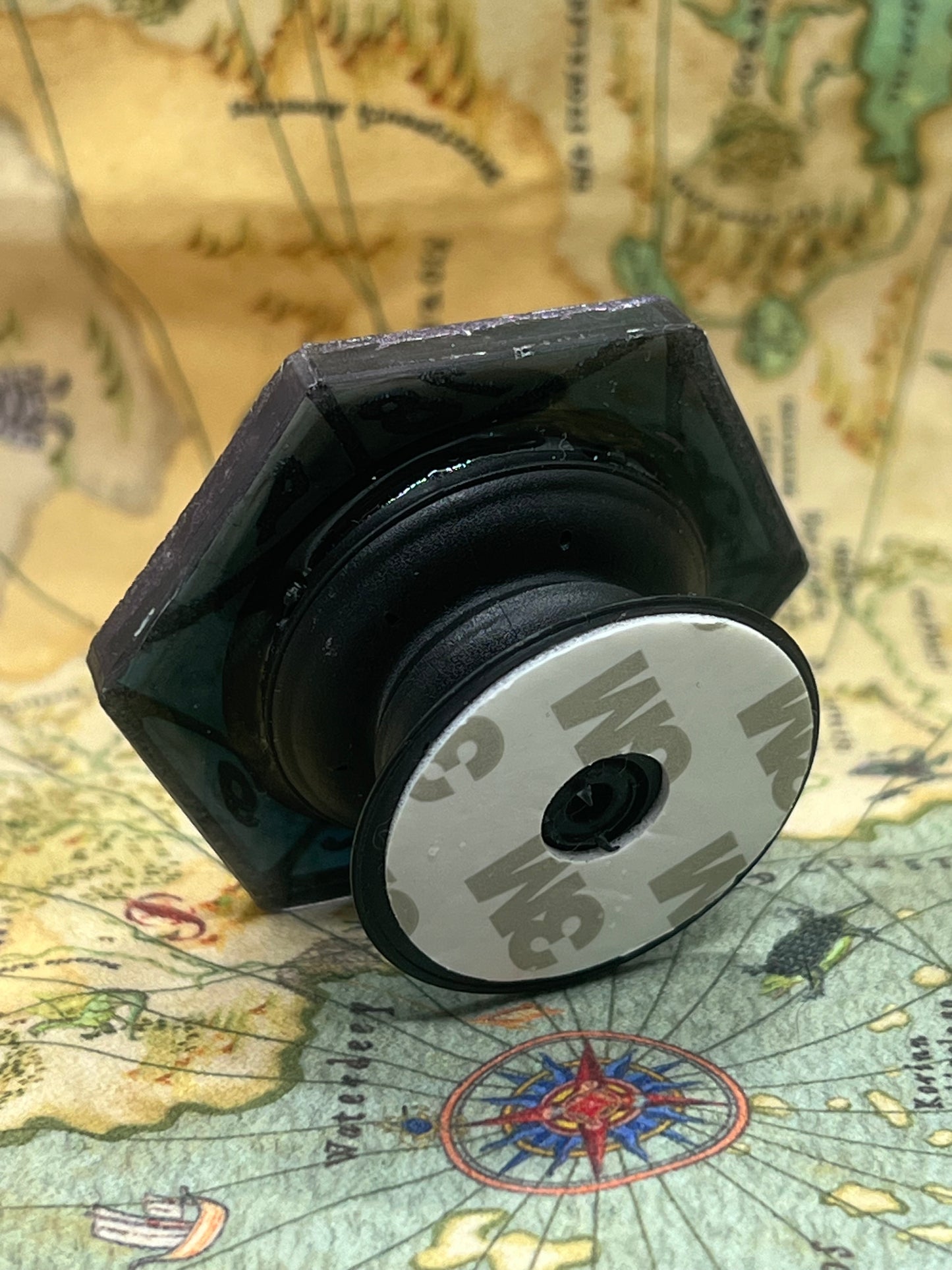 Vahn inspired D20 phone grip