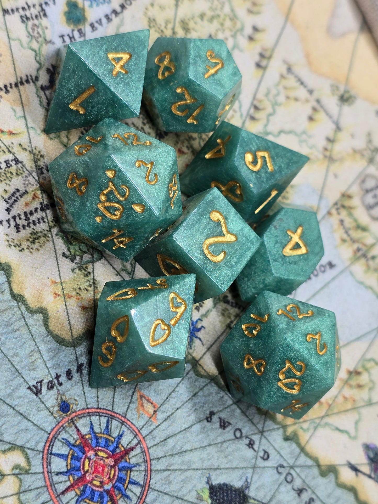Royal hearts Handmade 8 piece dice set