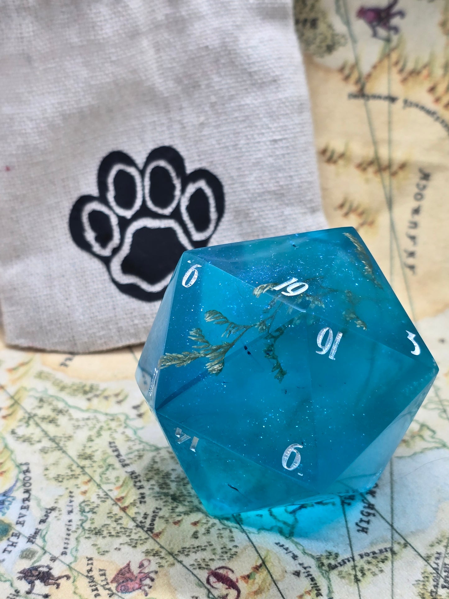 Lost crops 50mm D20 white inking